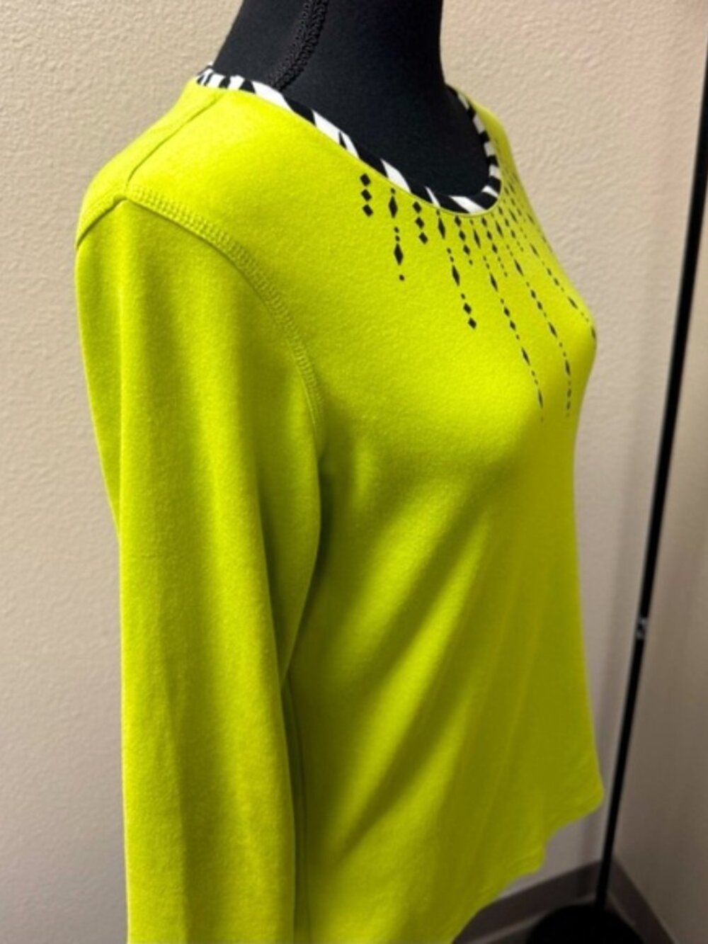 Vincente Lime Green Embellished Top S Black White Trim 3/4 Sleeve - Picture 4 of 11